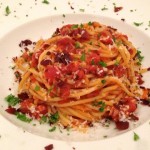 Pasta met pancetta en tomaat