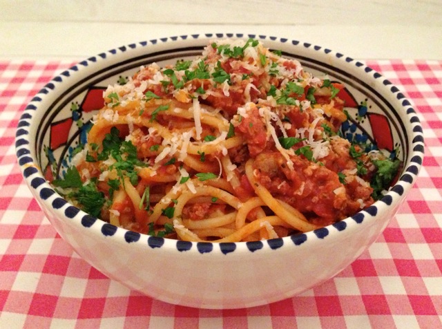 Spaghetti met rode wijn en worst