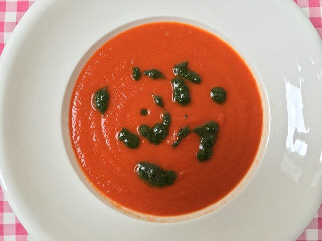 Tomatensoep met basilcum