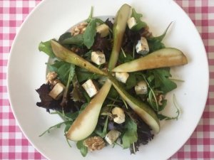 Salade met peer, walnoot en Gorgonzola
