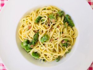 Spaghetti Carbonara met groene asperges